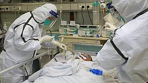 قومی آواز بلیٹن: مریض کی خودکشی، تبلیغی جماعت اور کورونا سے متعلق دن بھر کی اہم خبریں