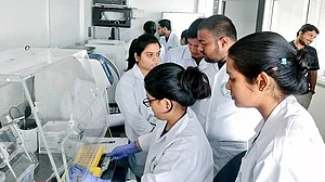 ہندوستانی سائنسدانوں کی محنت رنگ لائی، کورونا کے ’جینوم سیکوئنس‘ کی تلاش مکمل