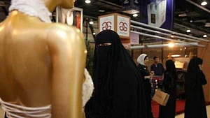 متحدہ عرب امارات: جوڑے اب آن لائن ویڈیو کانفرنس کے ذریعے شادی کر سکتے ہیں!