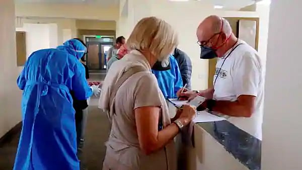 کورونا کی وجہ سے پھنسے غیر ملکیوں کےویزا کی مدت میں توسیع