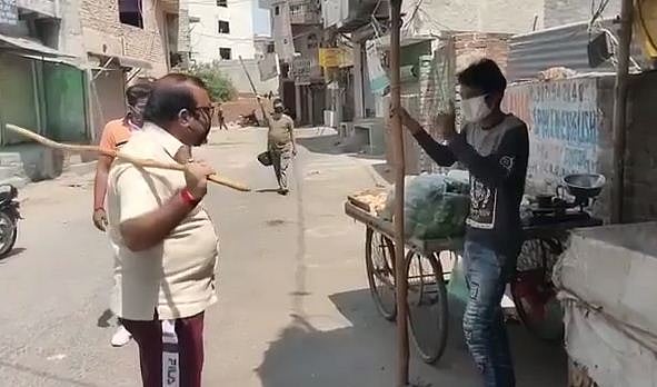 مسلم سبزی فروش کا نام پوچھ کر پٹائی کرنے والا پروین ببر گرفتار، ویڈیو ہوا تھا وائرل