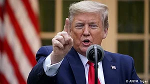 امریکہ: ٹرمپ نے H-1B ویزوں کے اجراء پر روک لگائی، ہندوستانی آئی ٹی پیشہ وروں کو جھٹکا