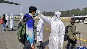 قومی آواز بلیٹن: طلبا کی کوٹہ سے دہلی واپسی؛ مزدوروں کی نقل حمل میں 4 گرفتار؛ خواتین حکمران زیادہ کامیاب