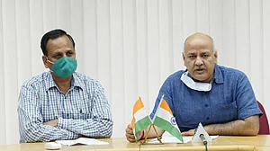 کورونا پازیٹو ستیندر جین کی وزارتوں کی اضافی ذمہ داری منیش سسودیا کے سپرد