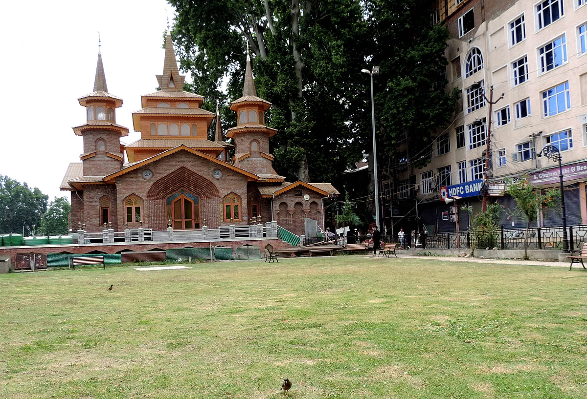 کشمیر میں لاک ڈاؤن: جمعۃ الوداع پر مساجد خاموش، یوم القدس کی محدُود تقریبات، بازار ویران

