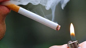 برطانیہ: کورونا وائرس کے خوف سے 3 لاکھ افراد نے سگریٹ نوشی چھوڑ دی