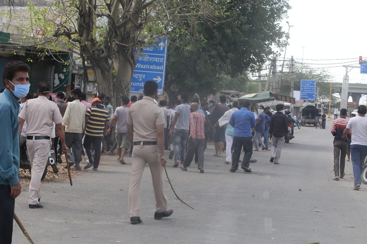 دہلی: سوشل ڈسٹنسنگ کی دھجیاں اڑنے کے بعد شراب کی دکانیں ہوئیں بند!