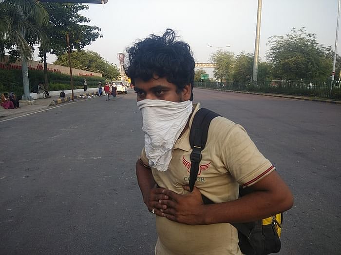 گھر پہنچنے کی امید: جان جوکھم میں ڈال کر پیدل بڑھتے جا رہے مہاجر مزدور