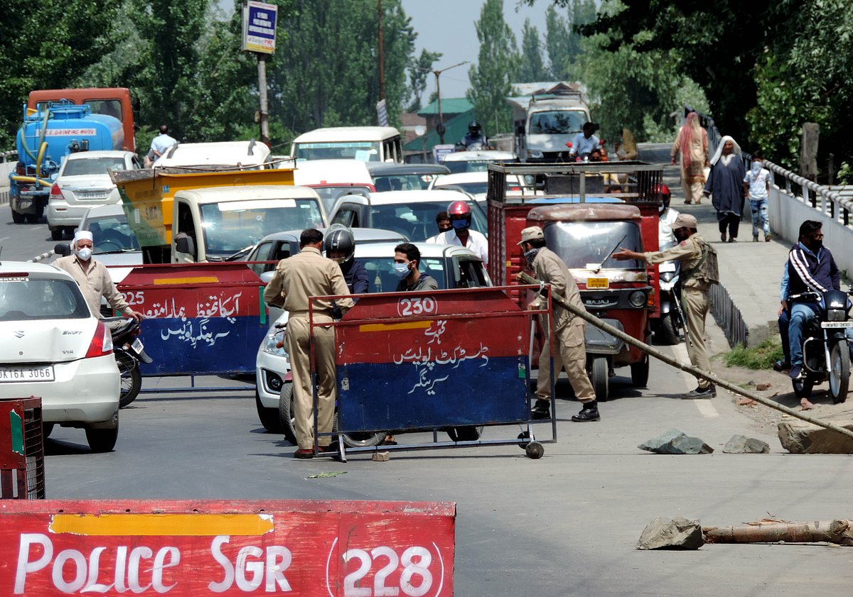 کشمیر میں لاک ڈاؤن: جمعۃ الوداع پر مساجد خاموش، یوم القدس کی محدُود تقریبات، بازار ویران

