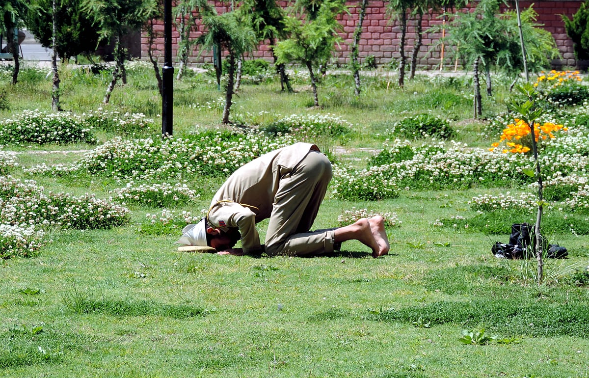 کشمیر میں لاک ڈاؤن: جمعۃ الوداع پر مساجد خاموش، یوم القدس کی محدُود تقریبات، بازار ویران

