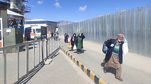ایران میں پھنسے ’لداخی زائرین‘ کا آخری قافلہ لیہ وارد