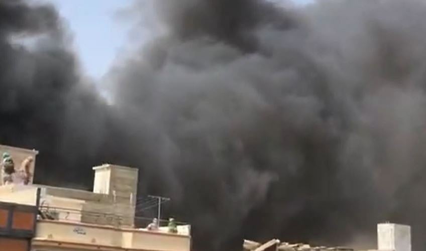 پاکستان ائیرلائنس کا طیارہ کراچی ائیر پورٹ پر حادثہ زدہ، 100 ہلاکتوں کا اندیشہ