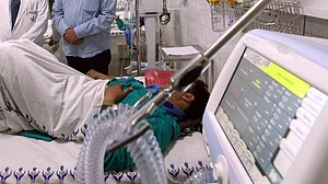 38 روز تک وینٹی لیٹر پررہنے کے بعد کورونا وائرس کا مریض صحت یاب ہوکر گھر لوٹا