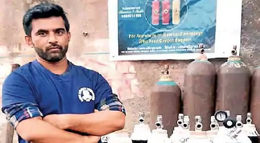 شاہنواز شیخ اپنی ’ایس یو وی کار‘ فروخت کر 250 فیملی کو مہیا کر رہے آکسیجن سلنڈر