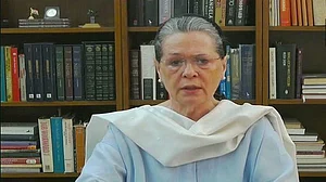 دشمن کے خلاف پوری قوم متحد، وزیر اعظم مودی حقیقت بیان کریں: سونیا گاندھی