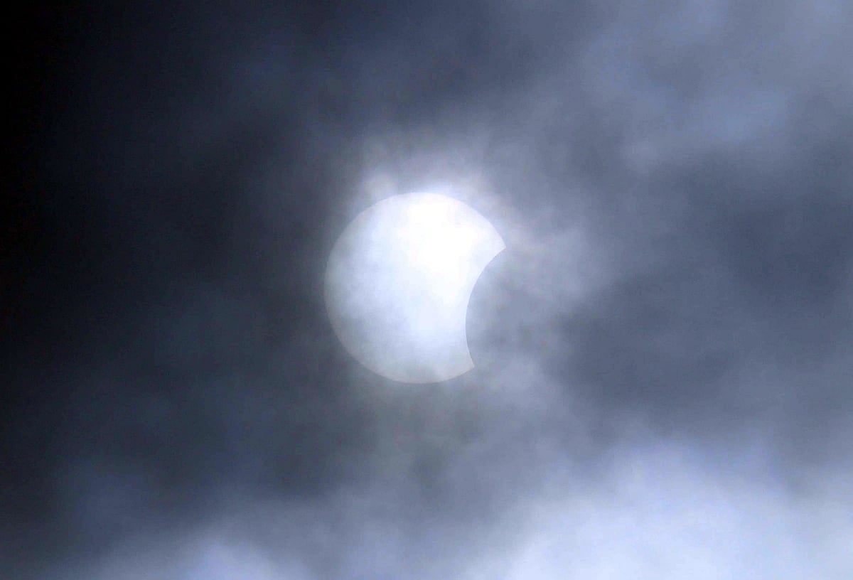 ہندستان سمیت دنیا کے کئی ممالک میں نظر آنے والا سورج گرہن ختم