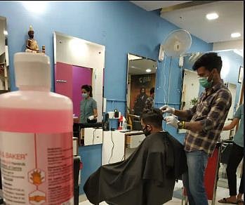 دکانیں کھولنے کی اجازت دی جائے تاکہ مالی مشکلات کم ہوجائیں: سیلون مالکان