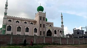 گجرات: گودھرا کے مسلمانوں نے بھی پیش کی انسانیت کی مثال، مسجد کو بنایا کووڈ سینٹر