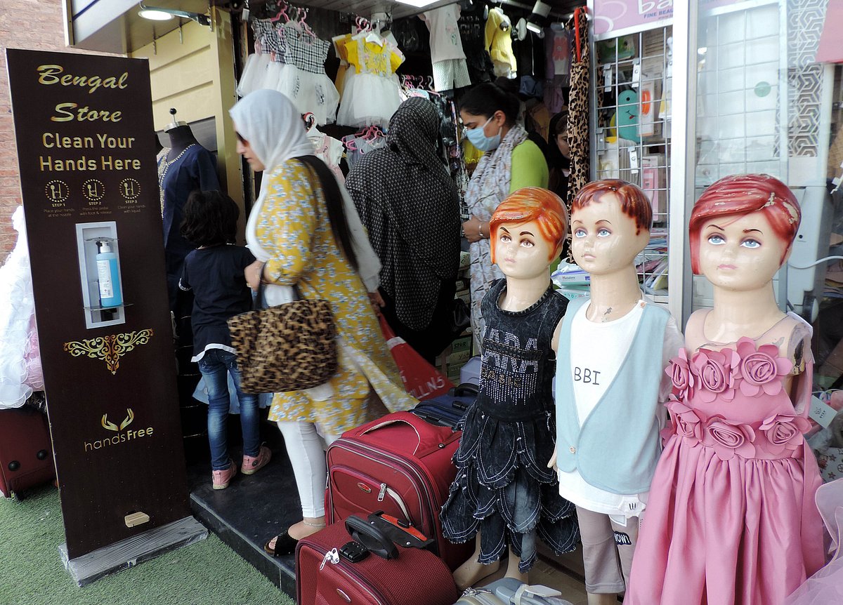 کشمیر: عید کے پیش نظر بازاروں میں گہماگہمی، تصویری جھلکیاں