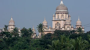 عثمانیہ اسپتال کی عمارت ثقافتی ورثہ ہے یا نہیں وضاحت کی جائے: تلنگانہ ہائی کورٹ