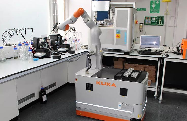 روبوٹ نے مہینوں کے سائنسی تجربات تین روز میں کیے مکمل!