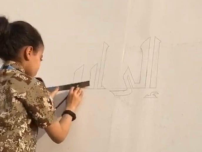 ننھی سعودی خطاط کا خواب ’غلاف کعبہ کی خطاطی‘