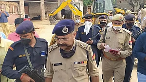 کانپور تصادم: وکاس دوبے کو داروغہ نے دی تھی ریڈ کی اطلاع، کال ڈیٹیل سے سنسنی خیز انکشاف