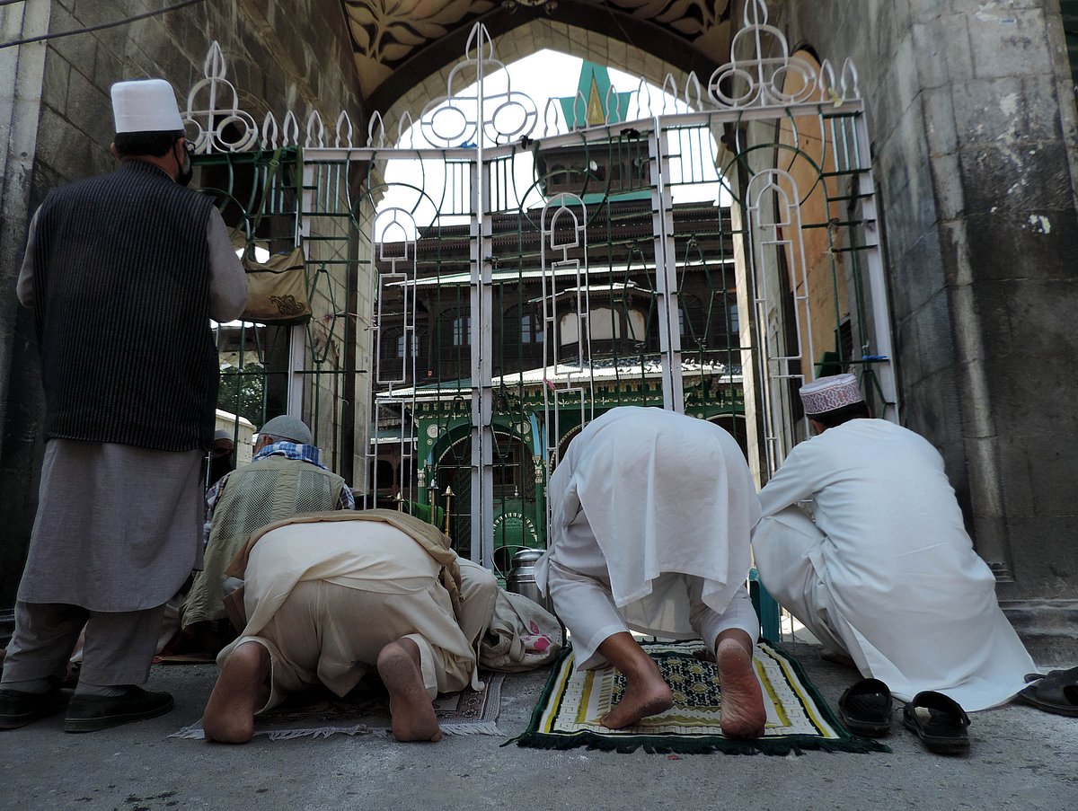 کشمیر: عرس مبارک حضرت شاہ ہمدان کے موقع پر اجتماعی تقریبات نہیں ہوئیں