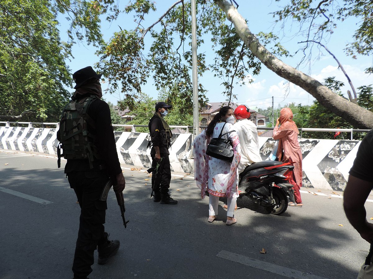 کشمیر میں سخت سیکورٹی بندوبست کے درمیان یوم آزادی تقاریب منعقد