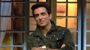 ’مجھے تم پر فخر ہے نظام!‘ اداکار سونو سود نے کی مسلم ڈاکٹر محمد نظام کی تعریف