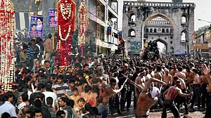 عزاداروں پر طاقت کا ‘وحشیانہ’ استعمال حد درجہ افسوسناک: حریت کانفرنس