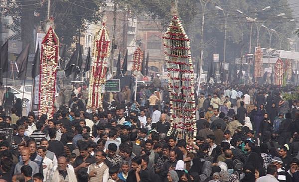 مچھلی شہر: سونے سے مزین تعزیہ فرقہ وارانہ اتحاد و خیرسگالی کی علامت