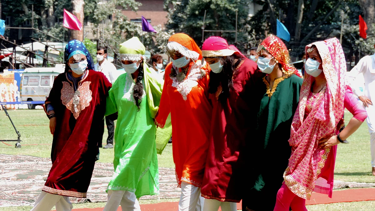 کشمیر میں منعقدہ یومِ آزادی تقریب کا منظر  / تصویر یو این آئی