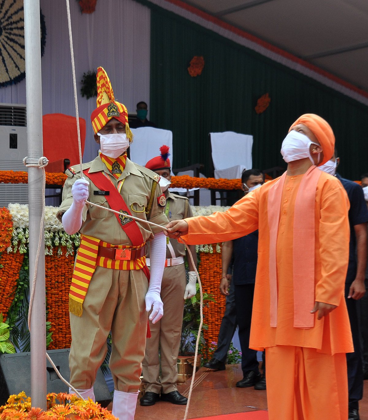 حکومت، انتظامیہ اور عوام یکجا ہوکر کام کریں تو کسی بھی بحران پر قابو پایا جا سکتا ہے: یوگی