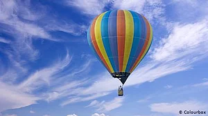 ہاٹ ایئر بیلون کریش، ایک ہلاک، دو شدید زخمی