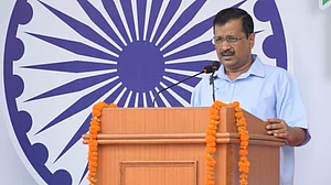 دہلی: یومِ آزادی کی تقریب سے خطاب کرتے وزیر اعلیٰ اروند کیجریوال / تصویر بشکریہ ٹوئٹر @AamAadmiParty