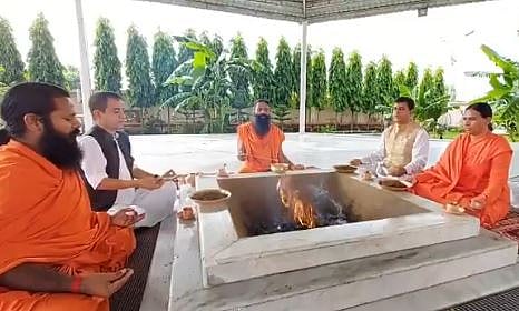 سوشانت سنگھ کو انصاف دلانے کے لیے بابا رام دیو نے کیا 'ہوَن'