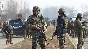جموں و کشمیر میں دہشت گردوں کے حوصلے پھر بلند، پولیس جوان کا گولی مار کر قتل