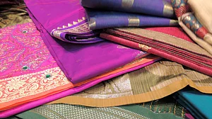 کورونا سے بچنے کے لیے 'اسپیشل ساڑیاں' لانچ، قوت مدافعت بڑھانے کا دعویٰ