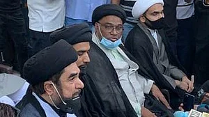 محرّم: حکومت کی گائیڈ لائن کے خلاف مولانا کلب جواد نے دیا 2 دنوں کا الٹی میٹم، دھرنے پر بیٹھے