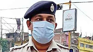 ’میں پولیس افسر بھی ہوں اور ڈاکٹر بھی‘، اے ایس پی مالدہ ایچ رحمن کی دو محاذ پر ڈیوٹی