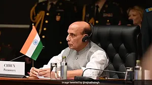 امن بحالی کے لئے مذاکرات جاری رکھنا ضروری، چینی ہم منصب سے ملاقات کے دوران راج ناتھ کا بیان