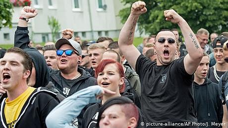 جرمنی: ’مہاجرین مخالف گروپ‘ کے خلاف عدالتی کارروائی