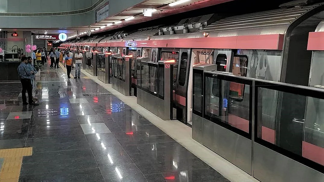 تصویر سوشل میڈیا بشکریہ میٹرو ریل