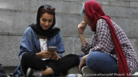 ایران، سوشل میڈیا فوج کے حوالے کرنے پرغور