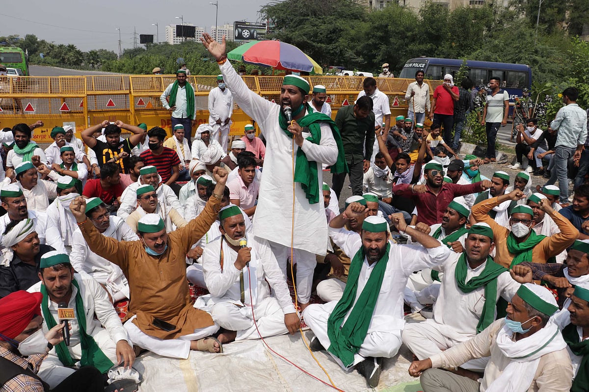 بھارتیہ کسان یونین کے بینر تلے غازی آباد میں مظاہرہ کرتے کسان / تصویر یو این آئی