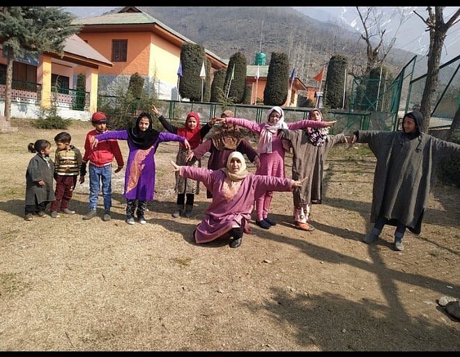 اسکول کو اپنا گھر اور طلبا کو اپنے بچے سمجھتی ہوں: قومی ایوارڈ یافتہ کشمیری استانی، روحی سلطانہ