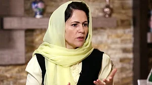 انٹرویو: خواتین حقوق کے بغیر افغان جمہوریت نامکمل رہے گی، خاتون سیاستدان فوزیہ کوفی