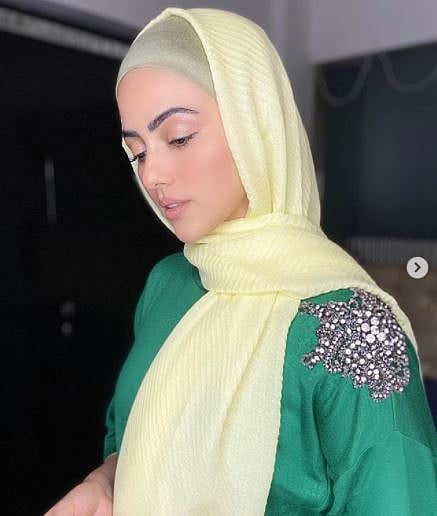 اداکارہ ثنا خان نے 'موت کے بعد والی زندگی' سنوارنے کے لیے بالی ووڈ کو کہا الوداع!