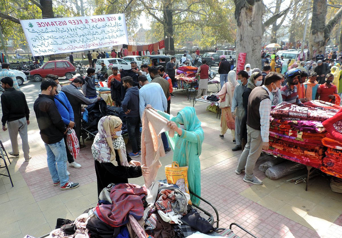 سری نگر کا مشہور ’سنڈے مارکیٹ‘ 7 ماہ بعد کھل گیا
